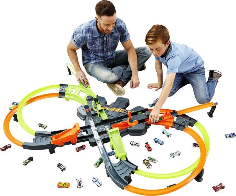 HOT WHEELS COLOSSAL CRASH TRACK SET