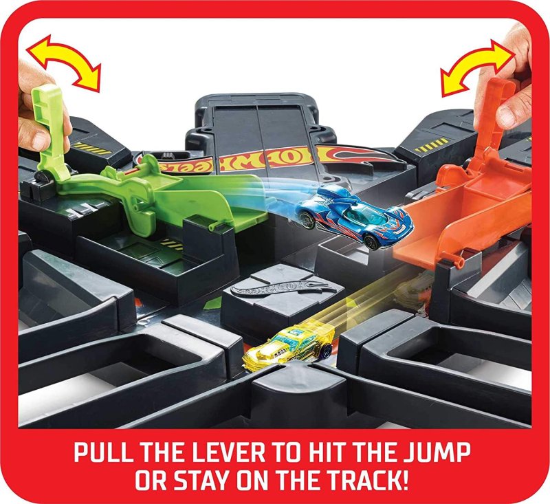 HOT WHEELS COLOSSAL CRASH TRACK SET