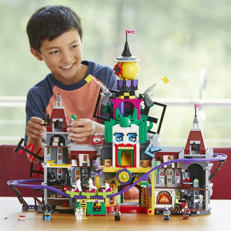 LEGO BATMAN MOVIE DC THE JOKER MANOR BUILDING KIT