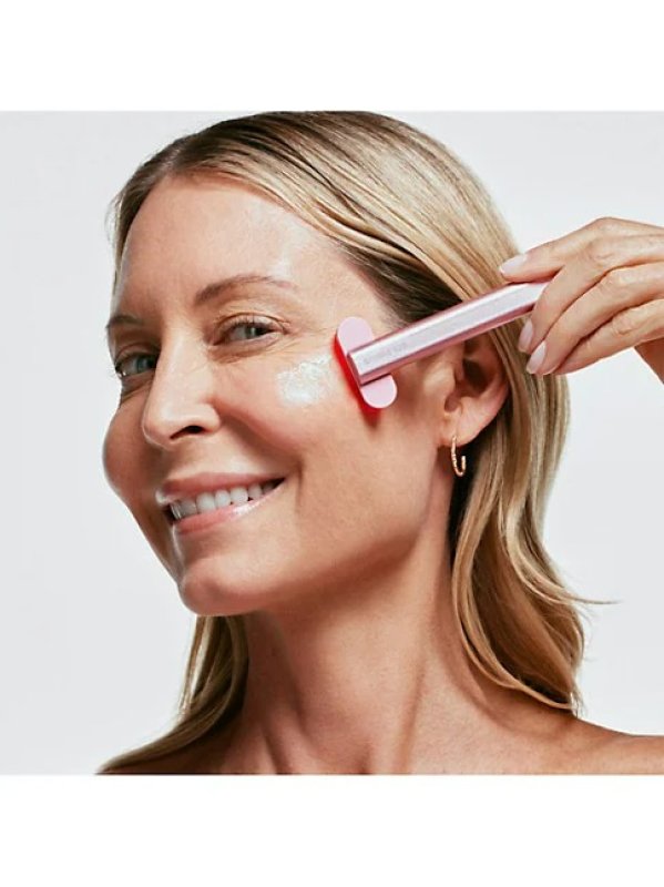 SOLAWAVE RADIANT RENEWAL 4-IN-1 SKINCARE WAND