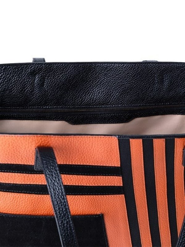 AKRIS MEDIUM AI LEATHER SHOULDER BAG