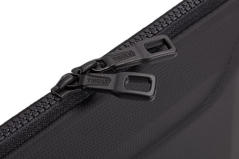 THULE GAUNTLET MACBOOK SLEEVE - BLACK