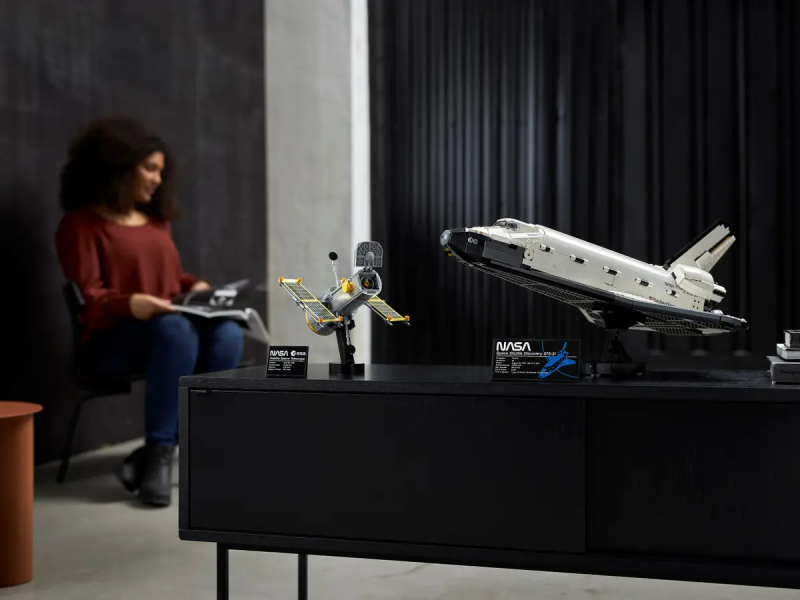 LEGO NASA SPACE SHUTTLE DISCOVERY