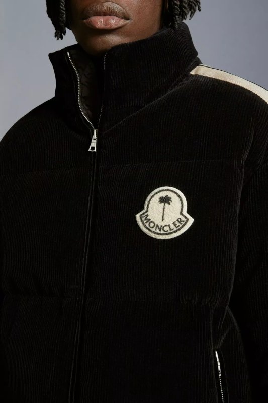 MONCLER RAMSAU SHORT DOWN JACKET - BLACK