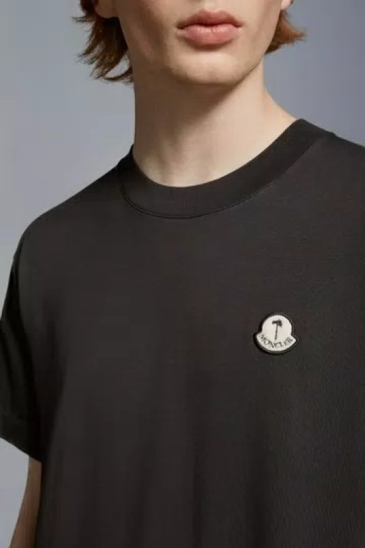 MONCLER LOGO PATCH T-SHIRT - BLACK