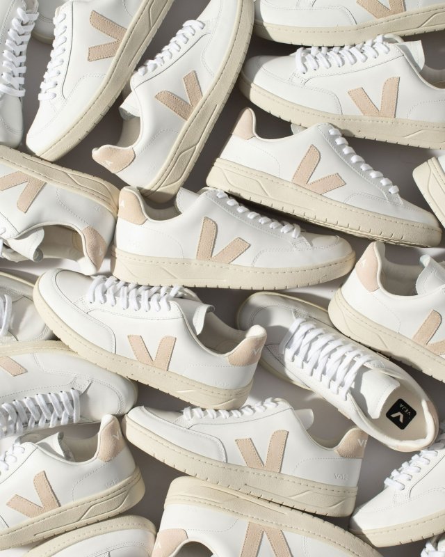 VEJA V-12 LEATHER WHITE SABLE