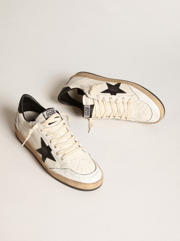 GOLDEN GOOSE MEN'S BALL STAR IN WHITE NAPPA WITH BLACK STAR