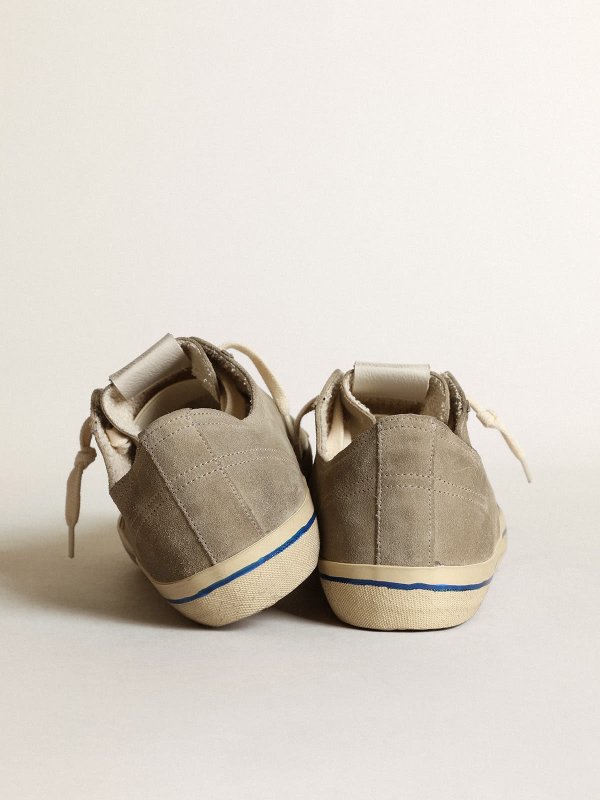 GOLDEN GOOSE MEN’S V-STAR WITH SUEDE UPPER AND SILVER STAR