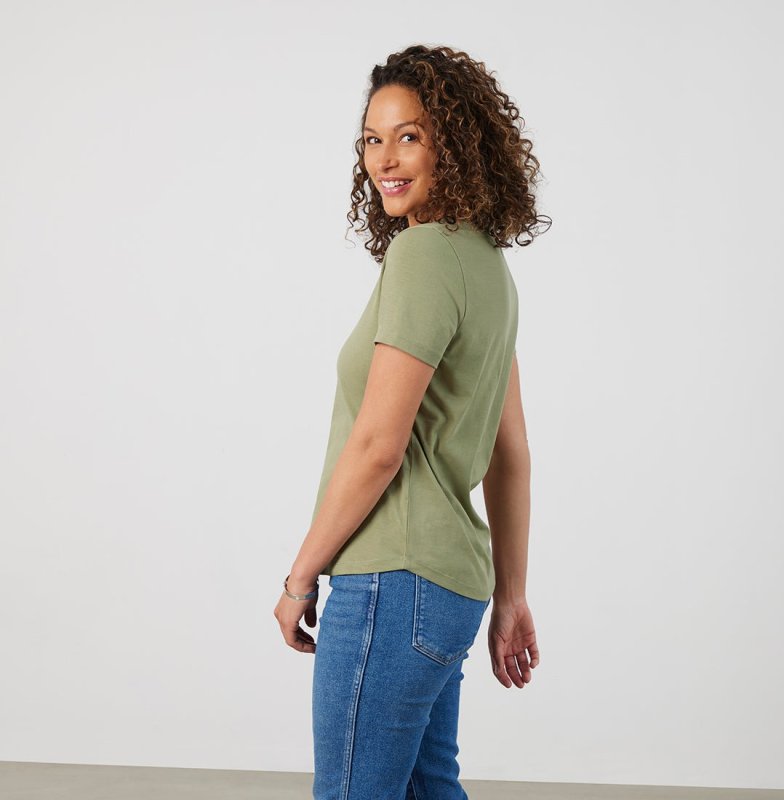 BLUFFWORKS THRESHOLD V-NECK T-SHIRT - SAGE GREEN