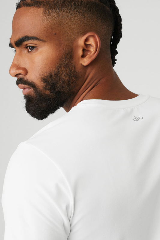 ALO YOGA CONQUER REFORM CREWNECK SHORT SLEEVE - WHITE
