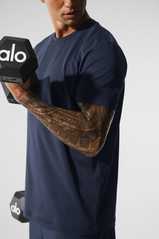 ALO YOGA CONQUER REFORM CREWNECK SHORT SLEEVE - NAVY
