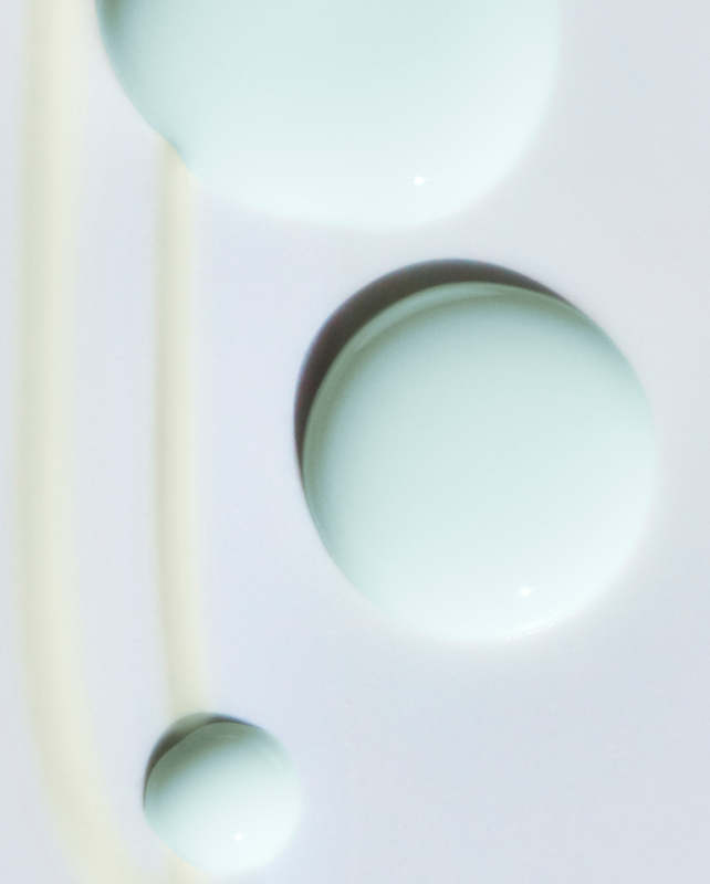 LA MER THE REVITALIZING HYDRATING SERUM 1 OZ.