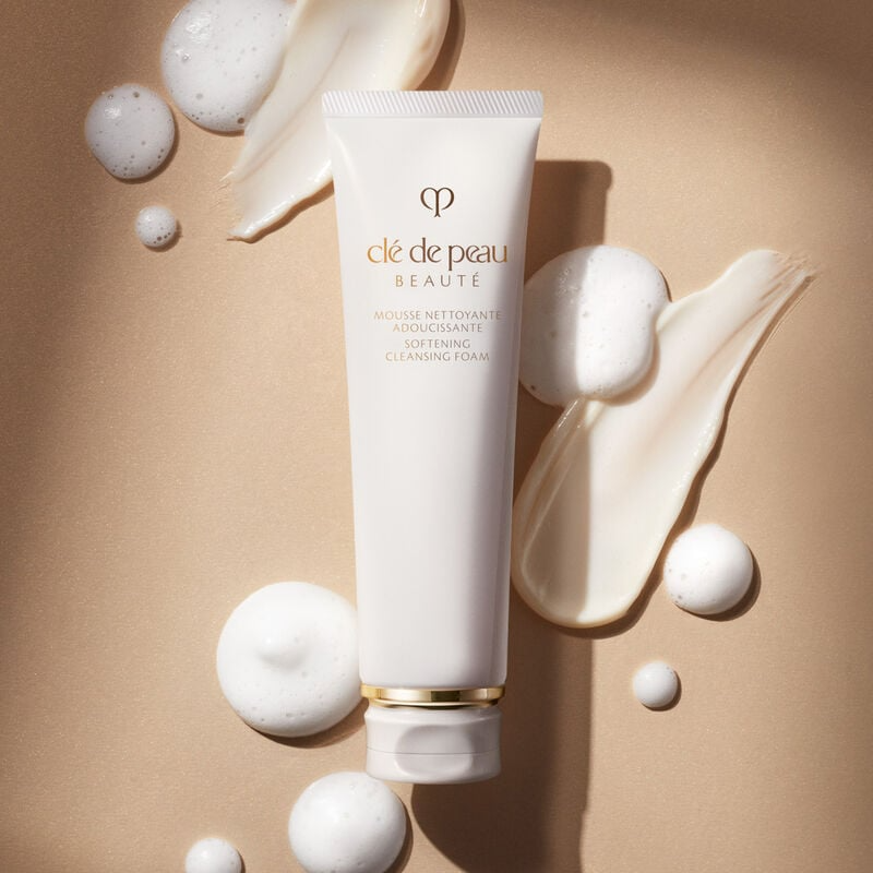 CLE DE PEAU BEAUTE CLARIFYING CLEANSING FOAM