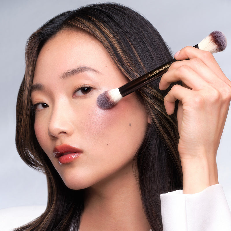 HOURGLASS COSMETICS AMBIENT™ LIGHTING EDIT BRUSH