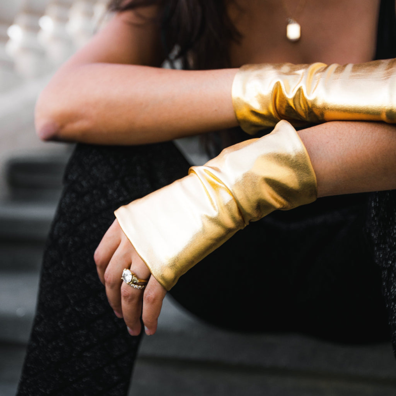 THE SKIN SPOT SUN PROTECTION GLOVES- SPF 50+ BLACK/GOLD