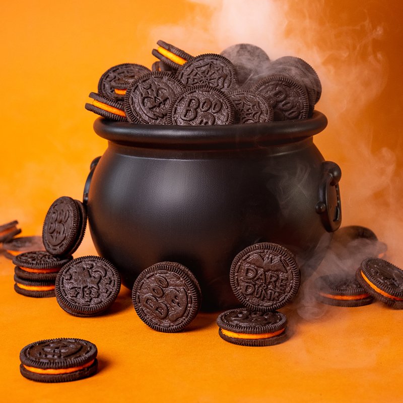 OREO ORANGE CREME CHOCOLATE SANDWICH COOKIES LIMITED EDITION 18.71 OZ HALLOWEEN COOKIES