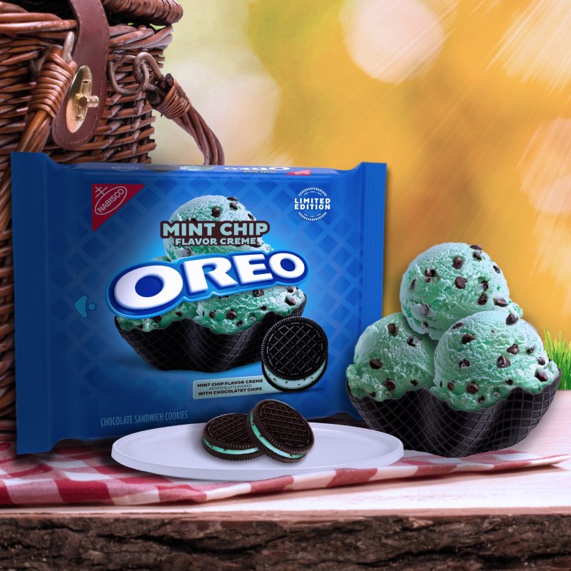 OREO LIMITED EDITION OREO MINT CHIP CHOCOLATE SANDWICH COOKIES