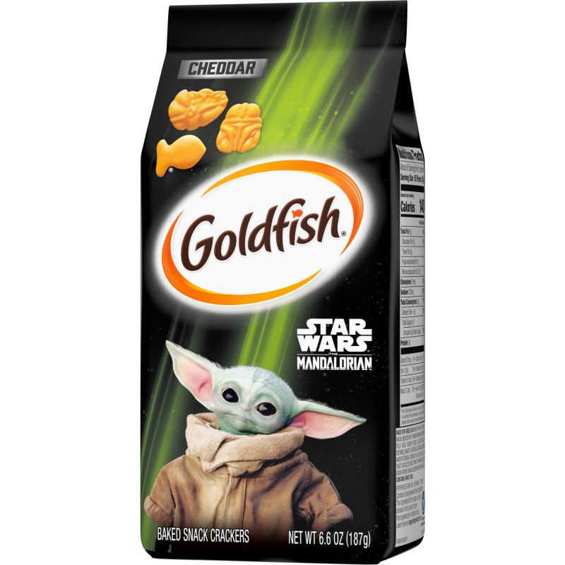 GOLDFISH STAR WARS MANDALORIAN CHEDDAR SNACK CRACKERS 6.6 OZ BAG