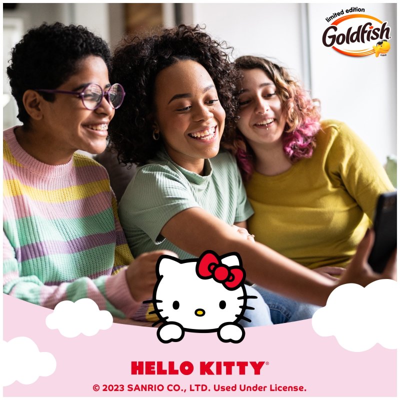 GOLDFISH HELLO KITTY STRAWBERRY SHORTCAKE FLAVORED GRAHAMS 6.1 OZ BAG