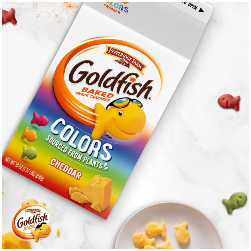 GOLDFISH CHEDDAR CHEESE BAKED SNACK CRACKERS 30 OZ CARTON