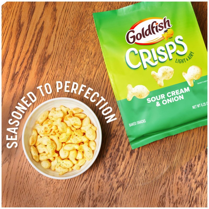 GOLDFISH CRISPS SOUR CREAM AND ONION BAKED CHIP CRACKERS 1PACK