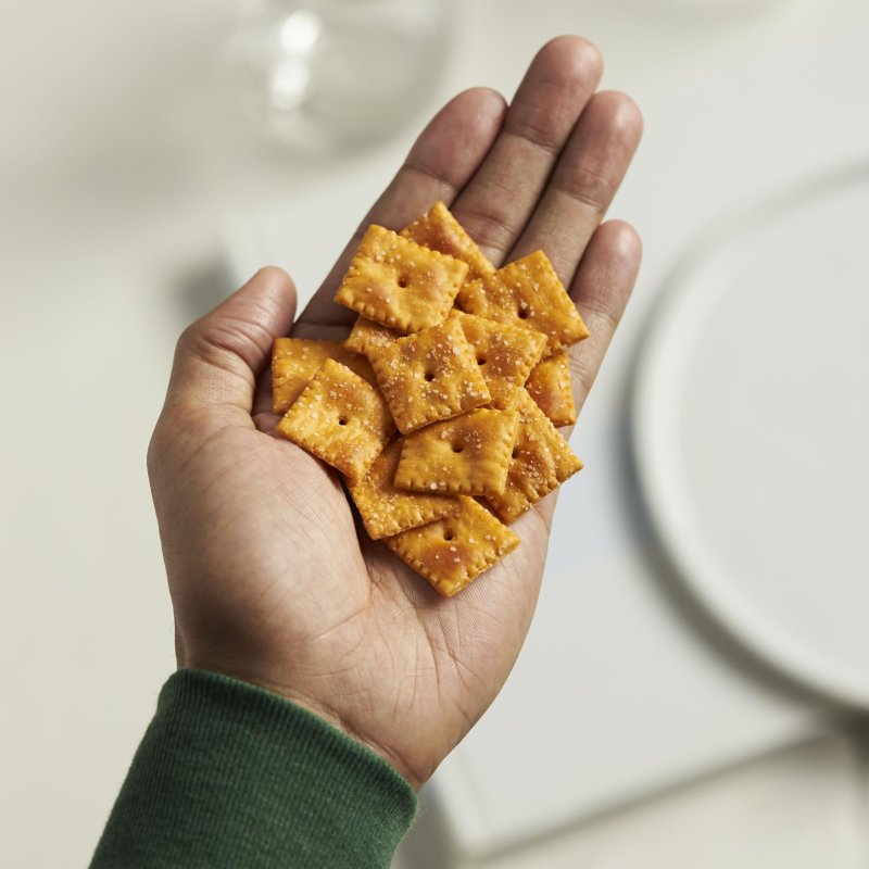 CHEEZ-IT CHEESE CRACKERS BAKED OIF8 SNACK CRACKERS REDUCED FAT ORIGINAL 4.5LB CASE 12 BOXES