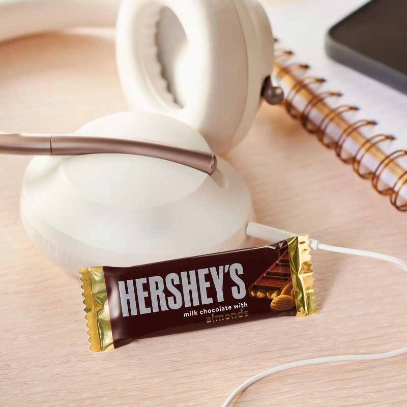 HERSHEY'S MILK CHOCOLATE ALMOND SNACK BARS 0.45 OZ 12 PCS"