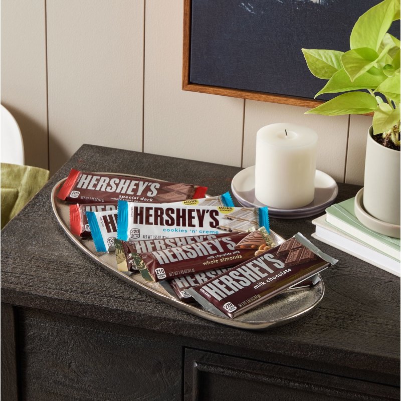HERSHEY'S ASSORTED MILK CHOCOLATE WHITE CREME CANDY BOX 27 OZ 18 BARS