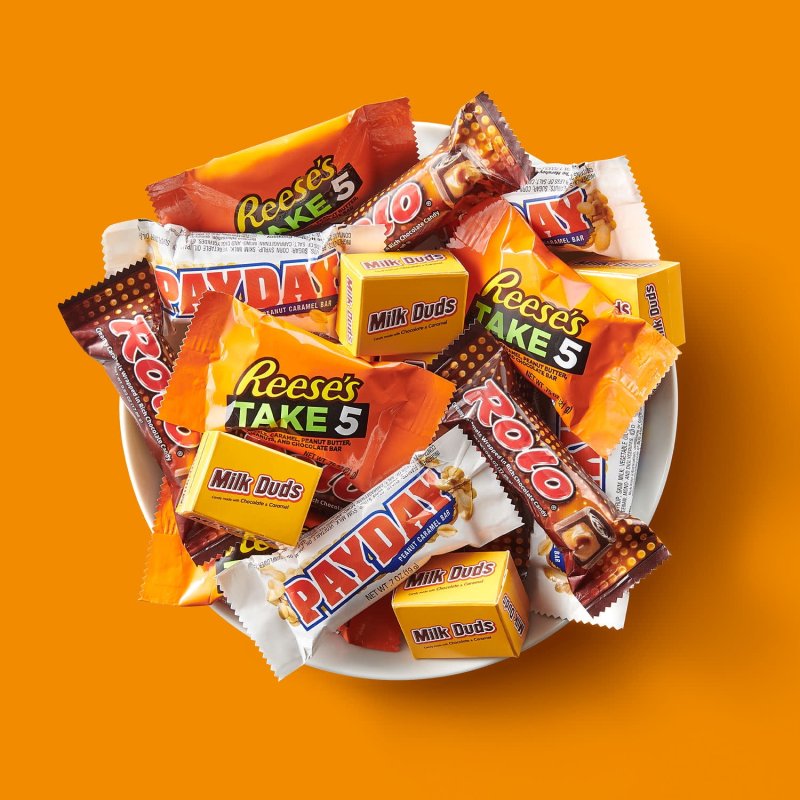 HERSHEY ASSORTED CARAMEL FLAVORED SNACK SIZE CANDY PARTY PACK 32.08 OZ