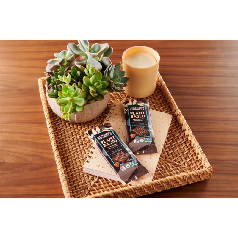 HERSHEY'S PLANT BASED EXTRA CREAMY ALMOND SEA SALT CANDY BAR 1.55 OZ