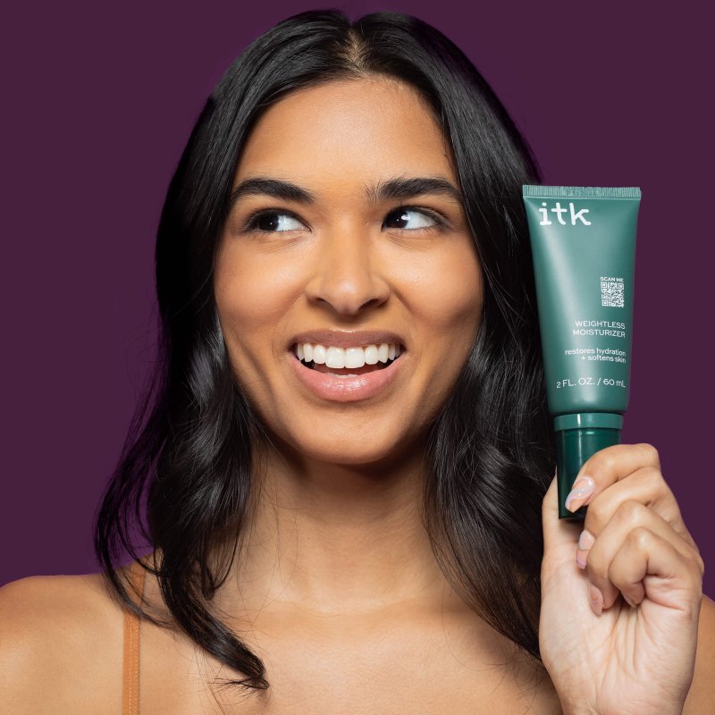 ITK SKINCARE WEIGHTLESS HYDRATING MOISTURIZER WITH HYALURONIC ACID AND VITAMIN E FOR ALL SKIN TYPES 2 OZ