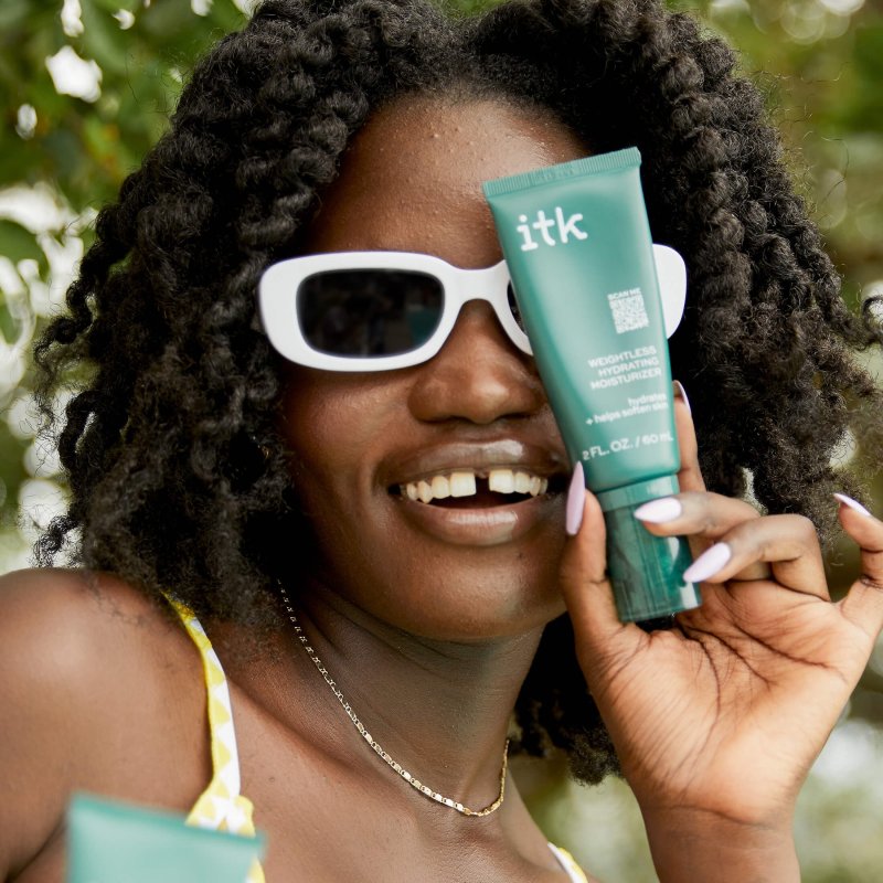 ITK SKINCARE WEIGHTLESS HYDRATING MOISTURIZER WITH HYALURONIC ACID AND VITAMIN E FOR ALL SKIN TYPES 2 OZ
