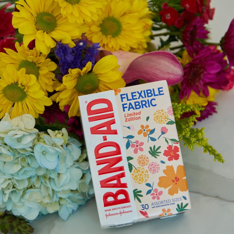 BAND-AID BRAND FLEXIBLE FABRIC WILDFLOWER ASSORTED 30 CT