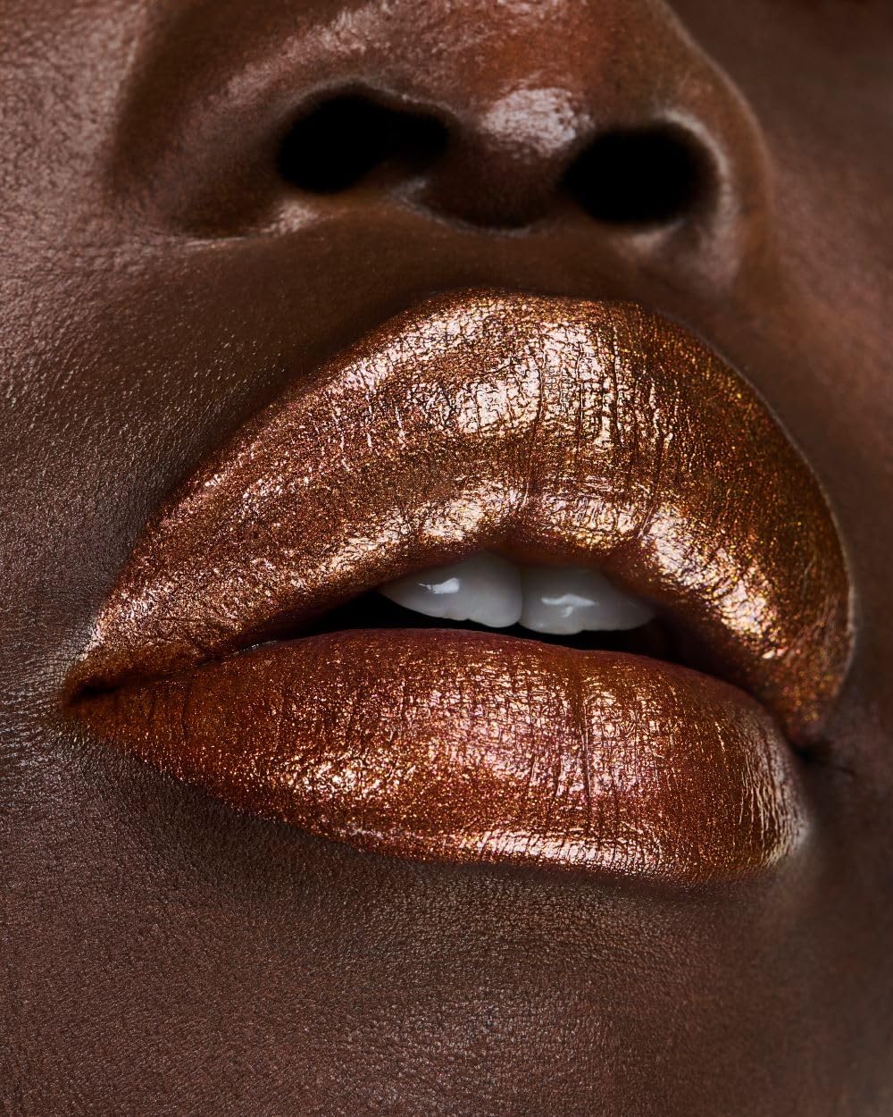 ISAMAYA BEAUTY GOLD MAKEUP FOR A RADIANT LOOK