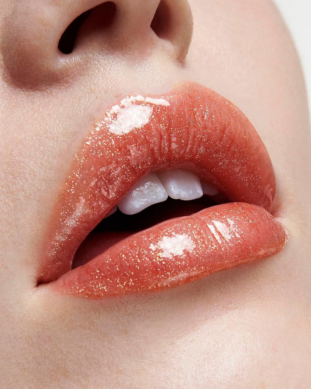 ISMAYA BEAUTY RUST LIPSTICK MAKEUP FOR STYLISH LOOKS