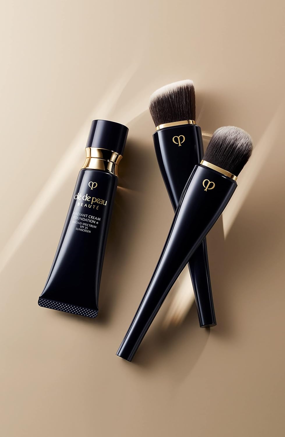 CLé DE PEAU BEAUTé I10 LUXURY FOUNDATION FOR RADIANT SKIN