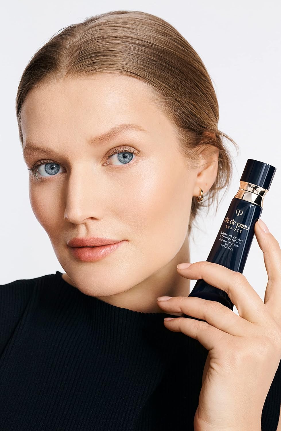 CLé DE PEAU BEAUTé I10 LUXURY FOUNDATION FOR RADIANT SKIN