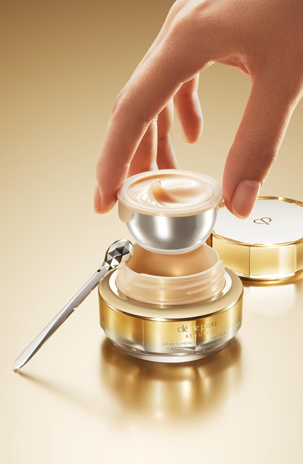 CLé DE PEAU BEAUTé B0CSZ8WDSX LUXURY BEAUTY SET FOR RADIANT SKIN