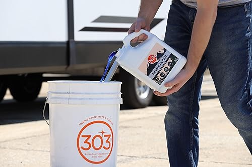 RV WASH & SEAL CLEAN STREAK-FREE FINISH PH NEUTRAL HIGH FOAMING FORMULA DEEP GLOSS ON RVS CAMPERS POP-UPS MOTORHOMES 1 GALLON 30240