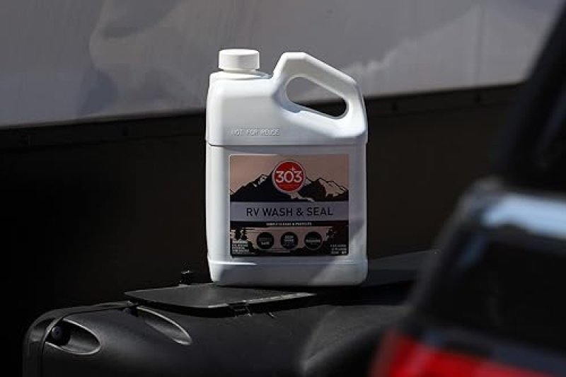 RV WASH & SEAL CLEAN STREAK-FREE FINISH PH NEUTRAL HIGH FOAMING FORMULA DEEP GLOSS ON RVS CAMPERS POP-UPS MOTORHOMES 1 GALLON 30240