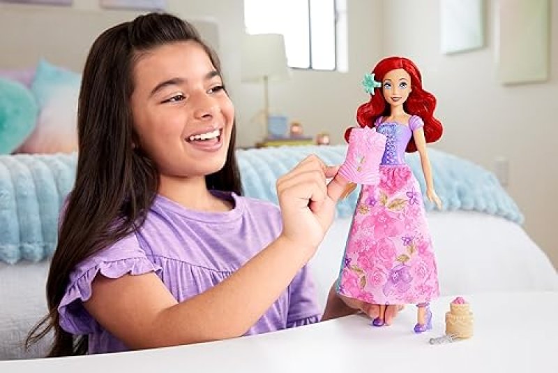 DISNEY PRINCESS ARIEL FASHION DOLL SET WITH 11 SURPRISES & PLAY SCENE