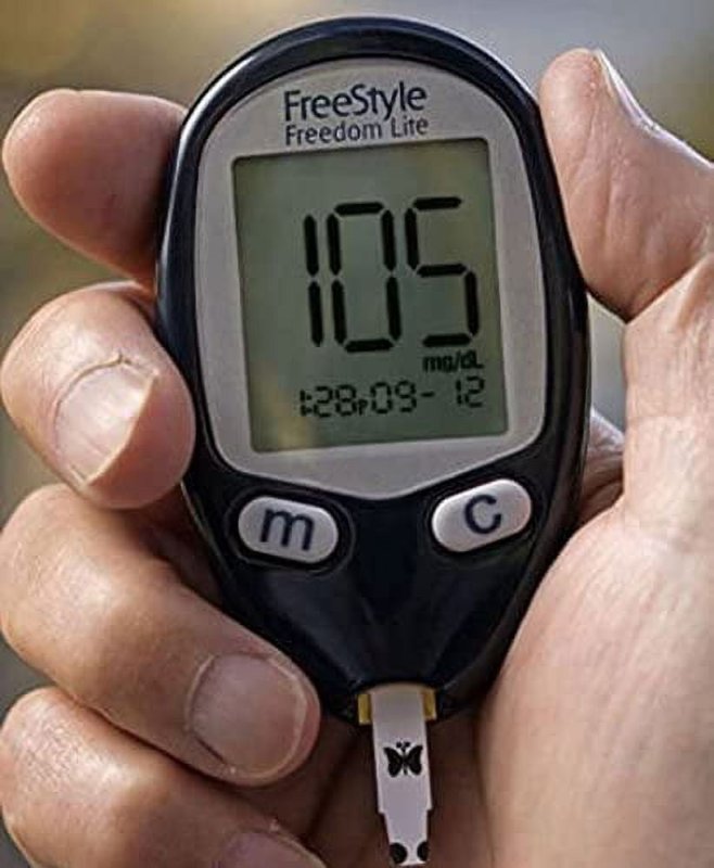 FREESTYLE LITE BLOOD GLUCOSE MONITORING SYSTEM FOR EASY TESTING