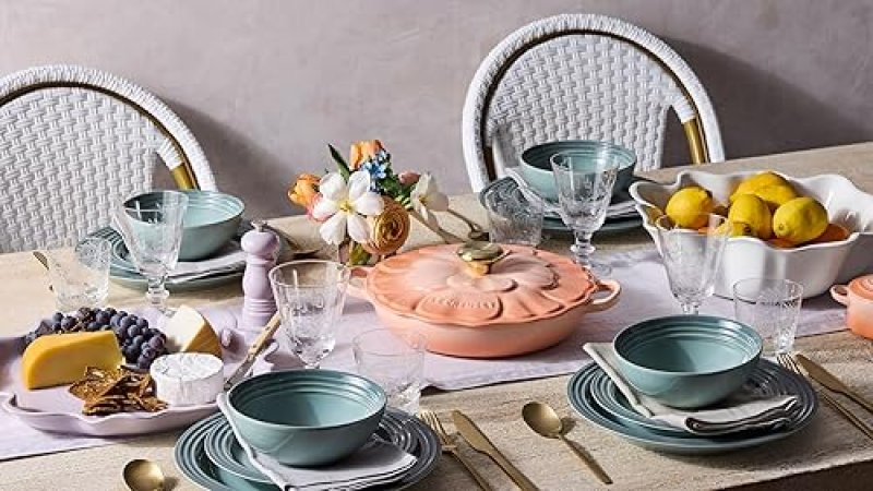 LE CREUSET PETAL BRAISER 2.25QT SHALLOT - SIGNATURE ENAMELED CAST IRON