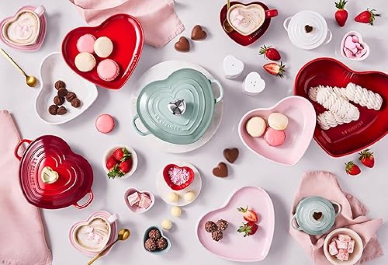 LE CREUSET MINI ROUND COCOTTE, 8OZ, PECHE WITH GOLD HEART KNOB - STONEWARE