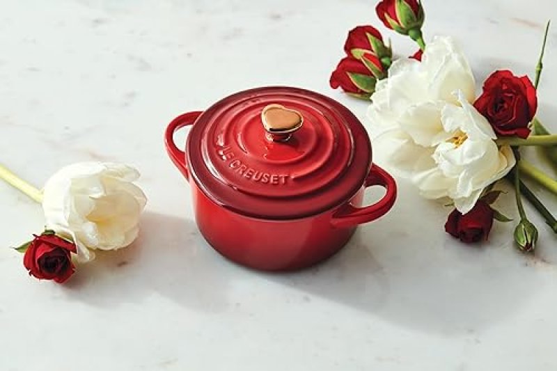 LE CREUSET MINI ROUND COCOTTE, 8OZ, PECHE WITH GOLD HEART KNOB - STONEWARE