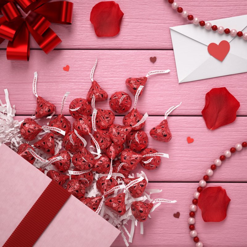 HERSHEY'S KISSES CHOCOLATE DIPPED STRAWBERRY FLAVORED VALENTINE'S CANDY, 9 OZ BAG