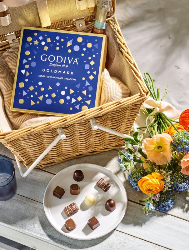 GODIVA GOLDMARK ASSORTED CHOCOLATE SNACK BITES, 3.8 OZ, 9 PIECES IN BOX