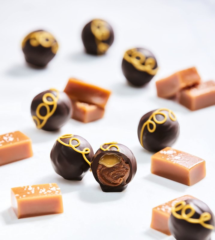 GODIVA 12-PIECE SIGNATURE CHOCOLATE TRUFFLES GIFT BOX