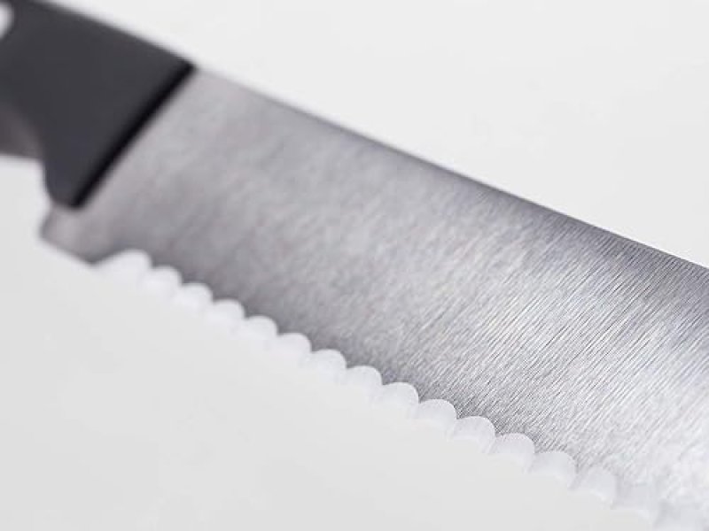 WUSTHOF GOURMET 8-INCH BREAD KNIFE IN BLACK - TOP QUALITY KITCHEN TOOL