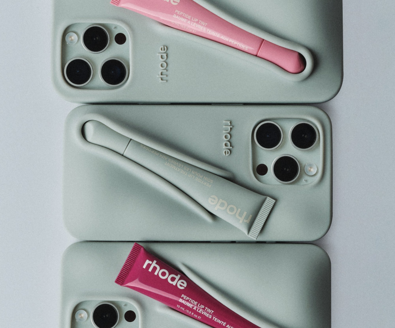 RHODE LIP CASE YOUR ESSENTIALS IN ONE PLACE  IPHONE 17 PRO - GREY